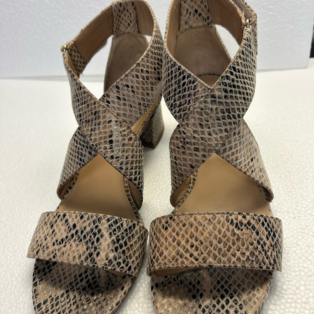 NATURALIZER Snakeskin Pattern Sandals
Size 8.5
Block Heel
5 Star Seller